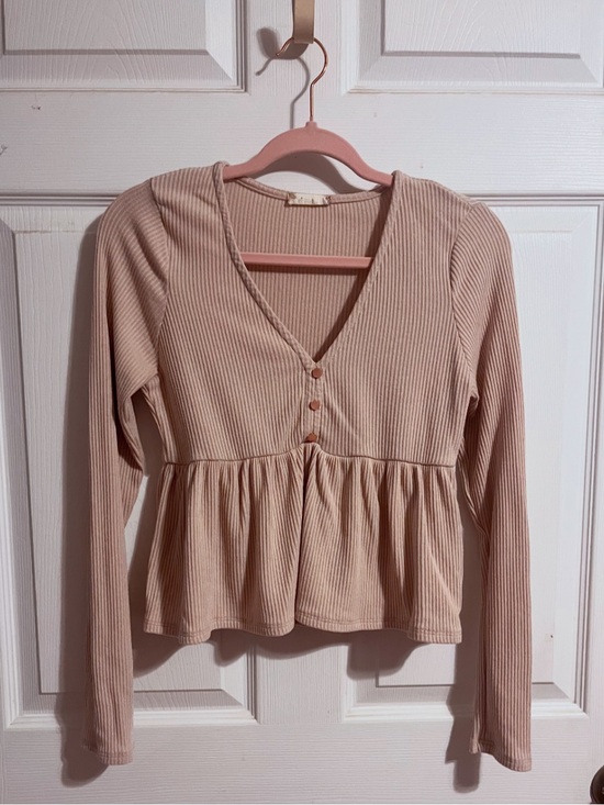 Altar'd State Tops - Altar'd State | Taupe Ribbed V-Neck Peplum Top - Sz Medium